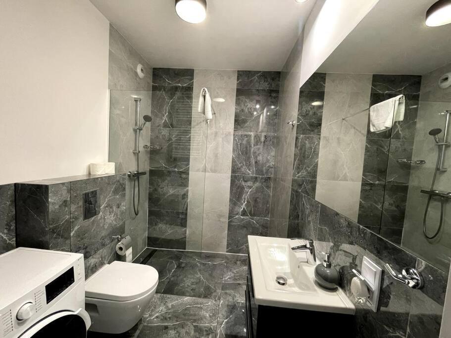 New Apartment - Near Sky Tower - 4 People - New Building - Lift Wrocław Exterior foto